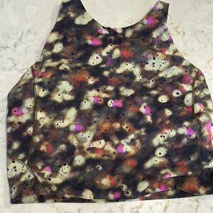 Lululemon workout crop top